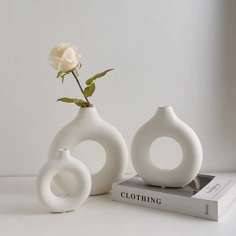 Simple Plastic Donut/Cylinder Shaped Vase